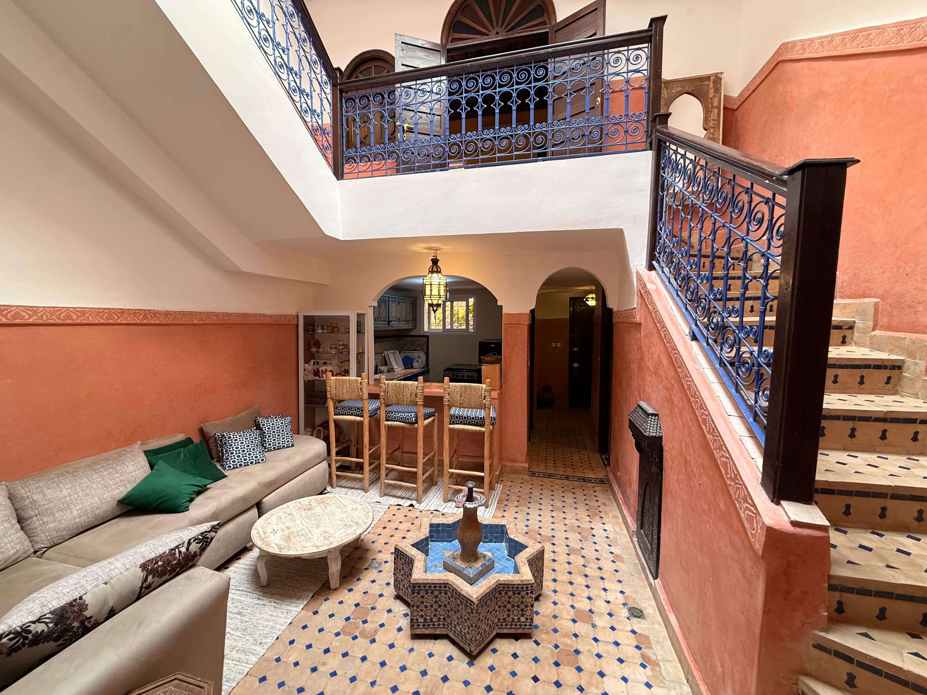 Riad Oumniya 16